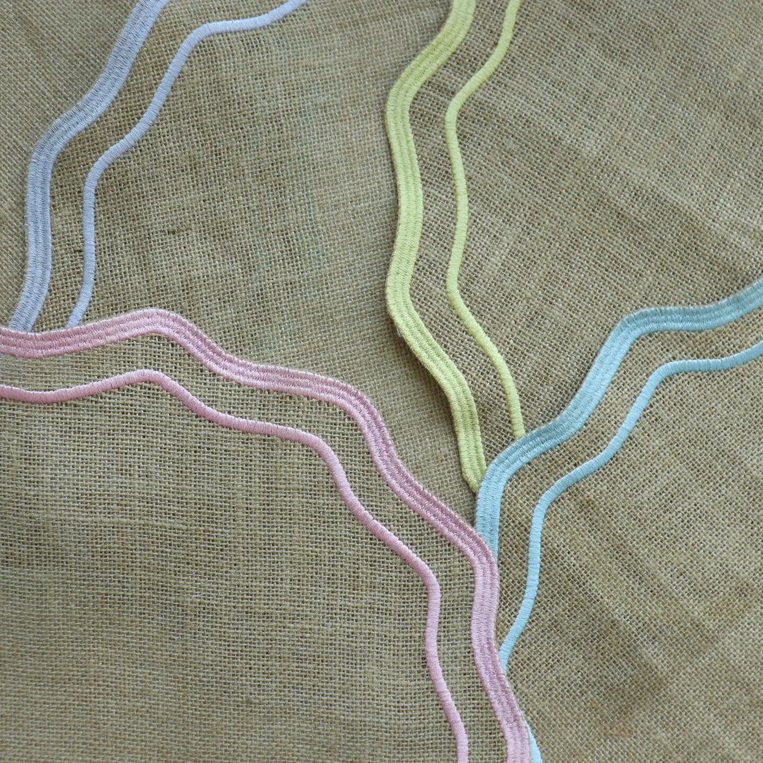 Scallop Double Rim Placemat