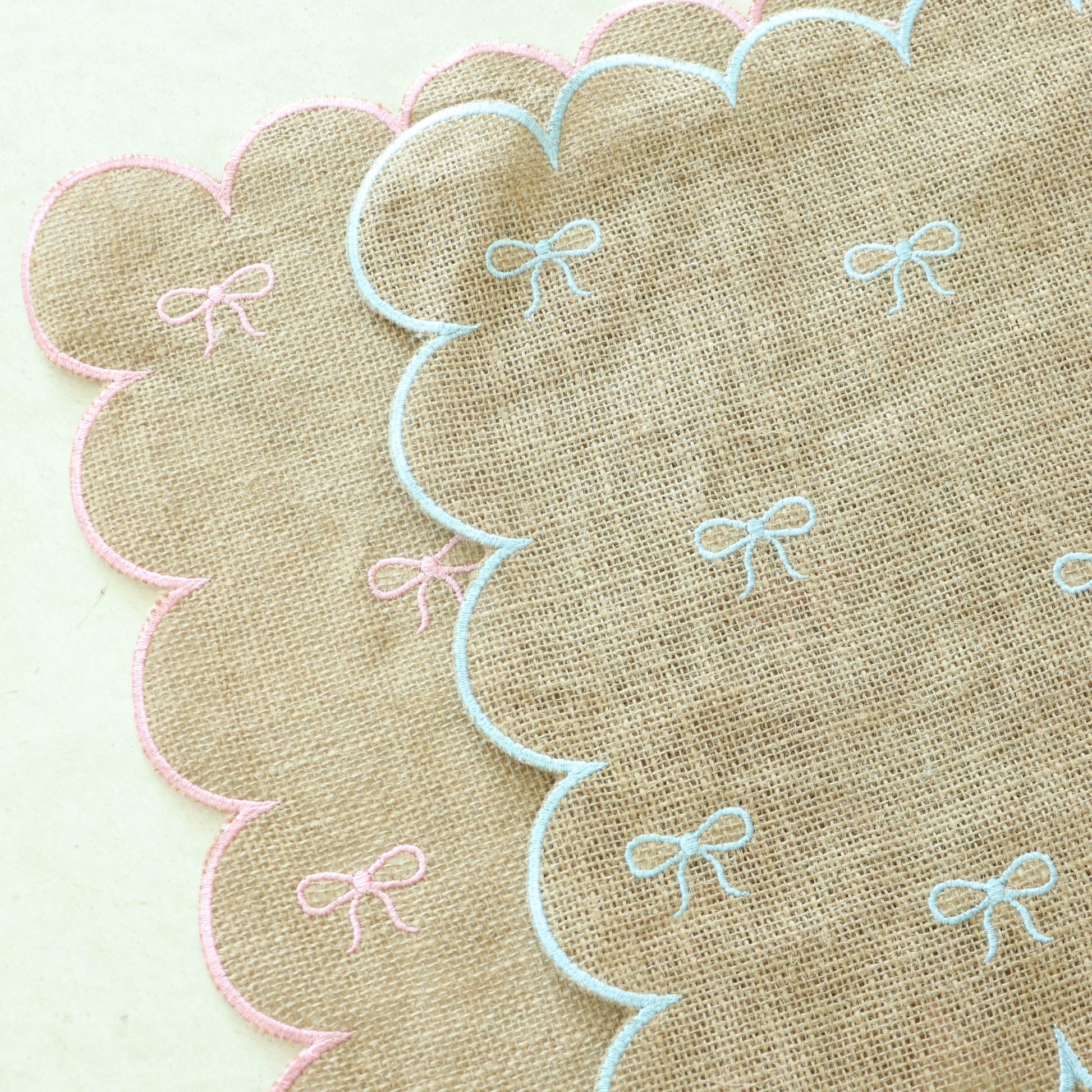 Rectangular Mini Bows Placemats x 4 image 2